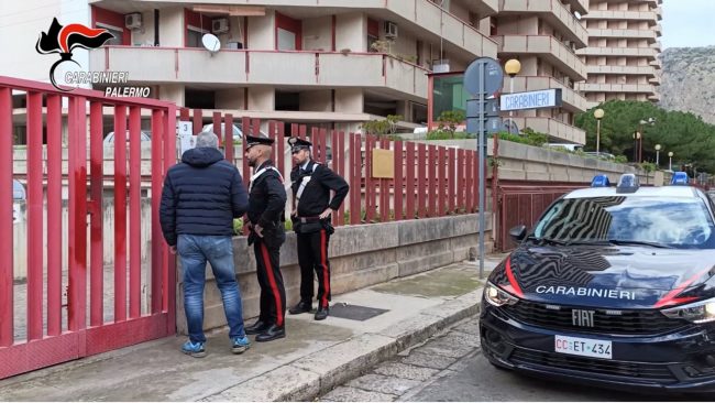 Dal rumore sospetto al “garage dello spaccio”: scoperta a Palermo una serra artigianale della marijuana