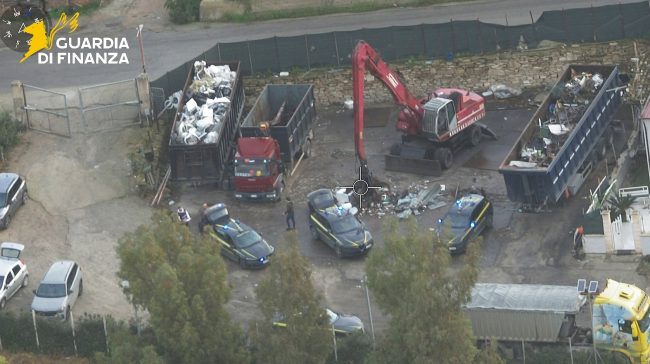 Traffico illecito di rifiuti, 20 misure cautelari e sequestro di beni per 2 milioni di euro a Caltanissetta