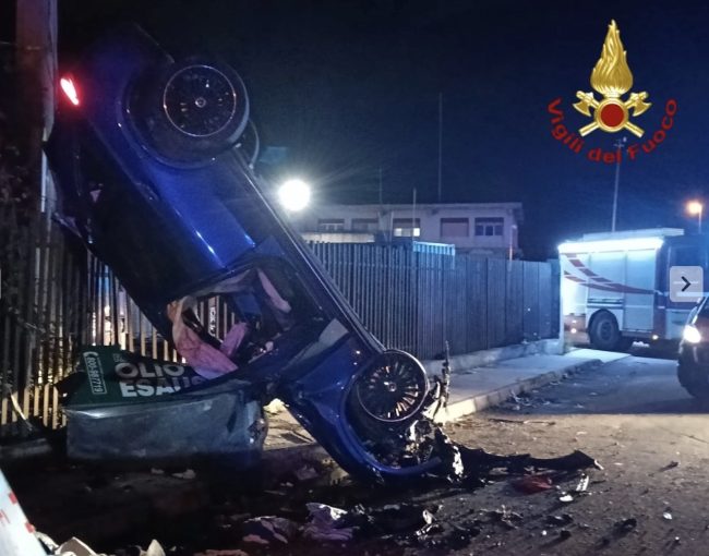Incidente a Milazzo: non si fermano al posto di blocco e si schiantano, conducente arrestato