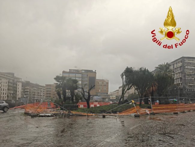 Maltempo, il “ritratto” di una Catania che cade a pezzi – LE FOTO