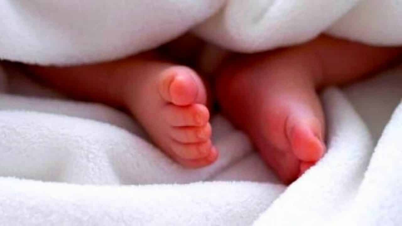 Tragedia a Vittoria, neonata muore mentre viene allattata dalla madre