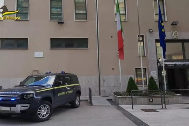 Droga ordinata online e spedita come pacchi postali: sgominata rete internazionale, 11 arresti a Palermo