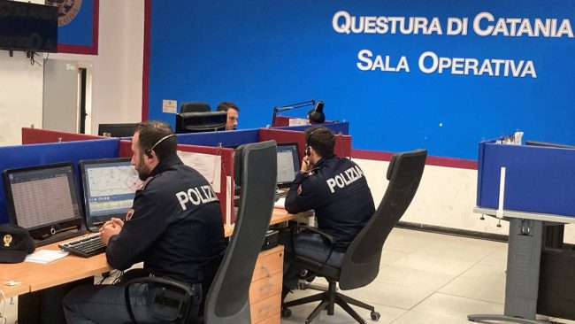 Divieto di avvicinamento non frena un 42enne catanese: torna dall’ex e le distrugge l’auto