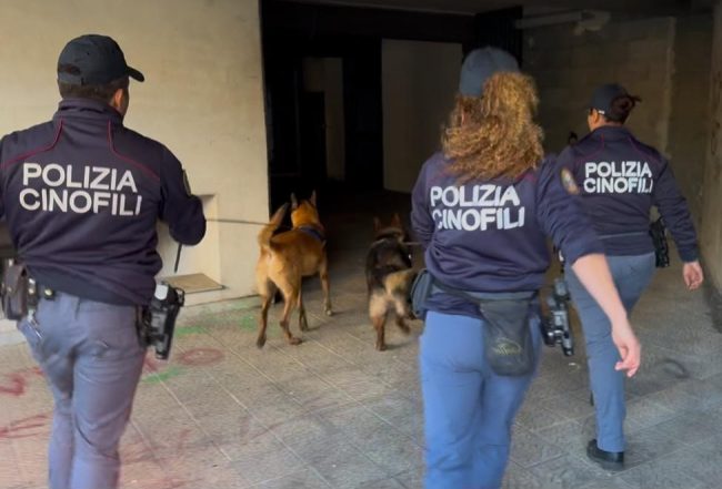 San Cristoforo, blitz antidroga della Polizia di Stato: sequestrati 1,5 kg di marijuana