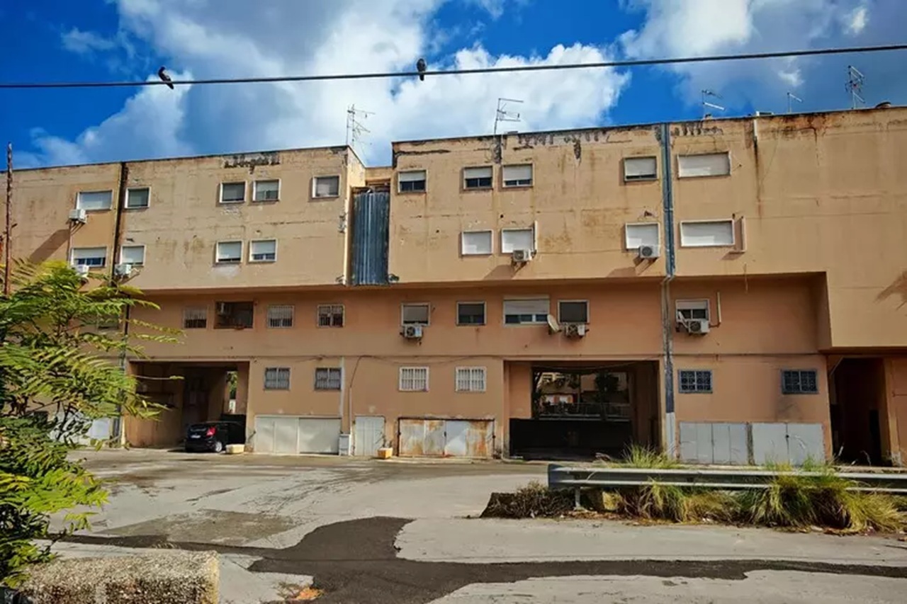 Paura allo Zen, proiettile entra in casa e ferisce una donna