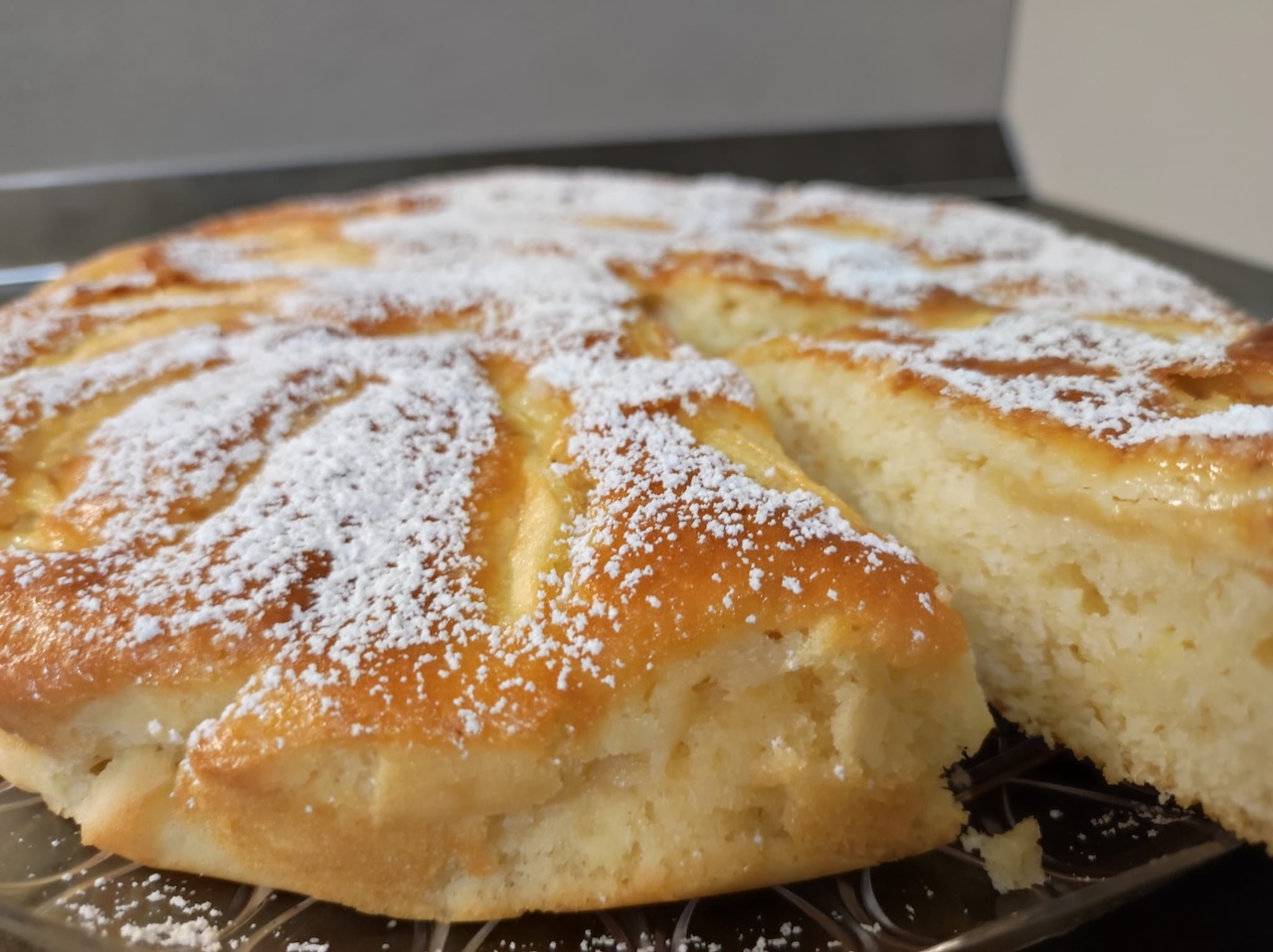 Torta di mele e yogurt, il connubio ideale per iniziare la giornata col piede giusto