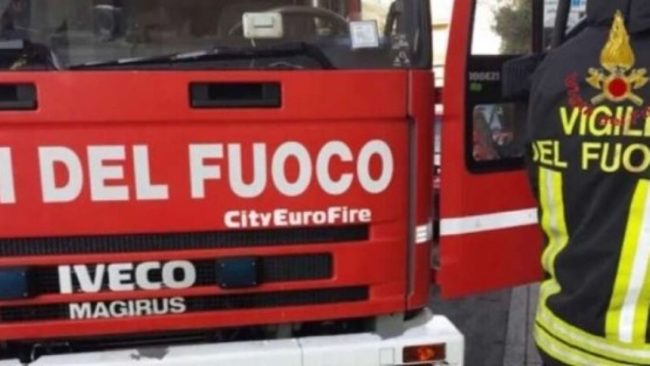 Incendio doloso in un noto caseificio del mercato di Ortigia