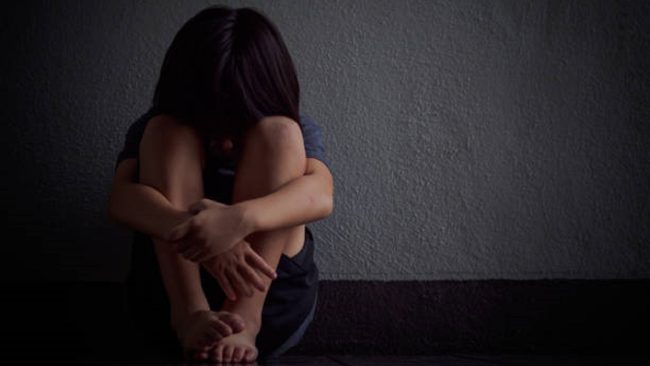 Violenza in famiglia a Modica: divieto di avvicinamento per due uomini, uno avrebbe aggredito la moglie davanti alla figlia