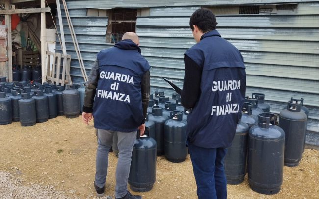 Vendeva bombole abusivamente: maxi sequestro a Scicli