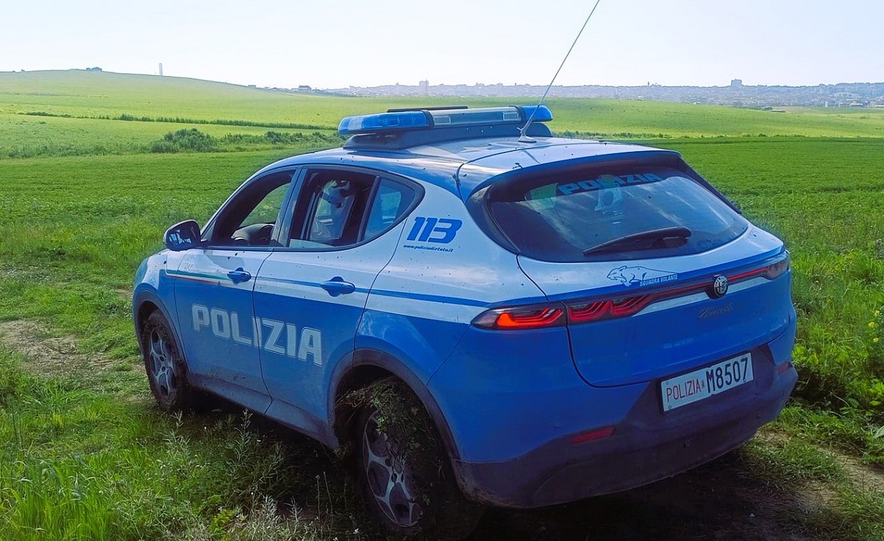 Brucia i cavi di rame e tenta la fuga, ai domiciliari 45enne a Gela