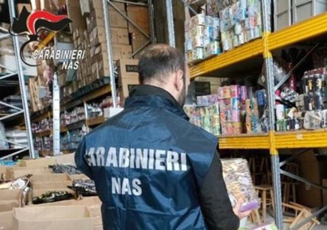 Catania, sequestrati oltre mille costumi di Carnevale per bambini pericolosi per la salute