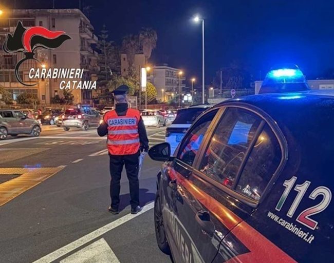 Viola l’obbligo di sorveglianza speciale ma i carabinieri lo beccano: succede a Gravina di Catania