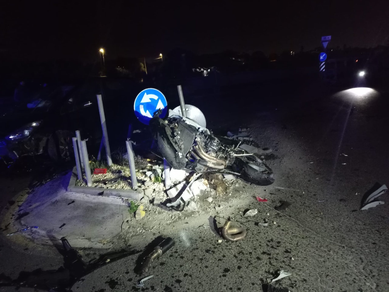 Incidente mortale nel Catanese: una vittima e quattro feriti Incidente mortale nel Catanese: una vittima e quattro feriti