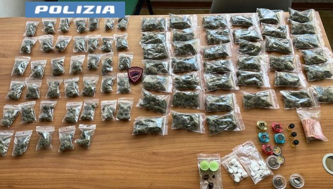 Spacciavano in centro a Catania: in manette due rider della droga