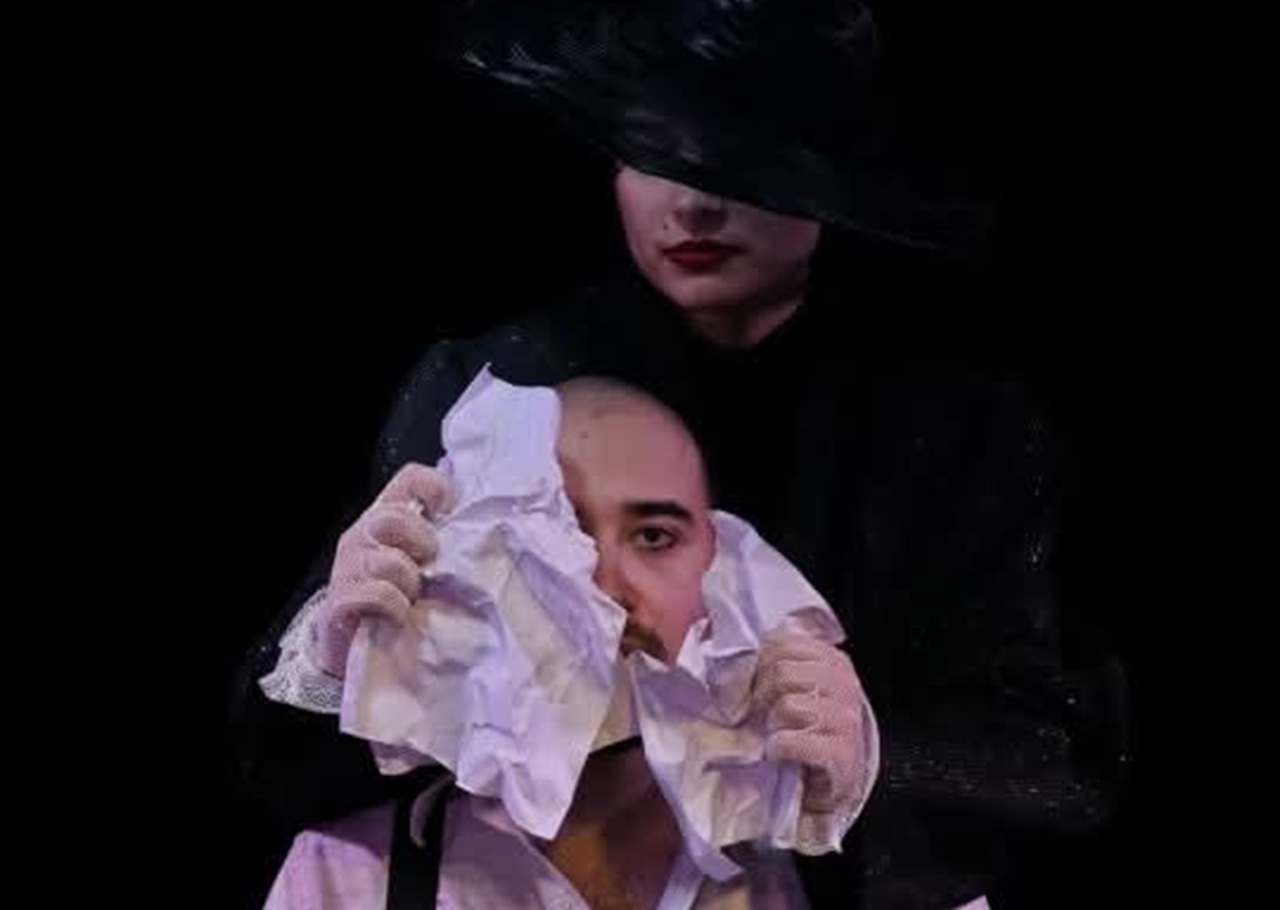 A Teatro Bis in scena “Carta Straccia” e l’importanza di conoscersi ed accettarsi