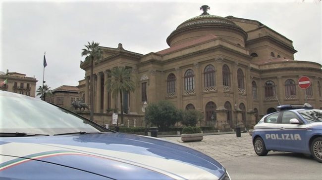 Poliziotto fuori servizio blocca ladro in fuga: arrestato 47enne nel cuore di Palermo