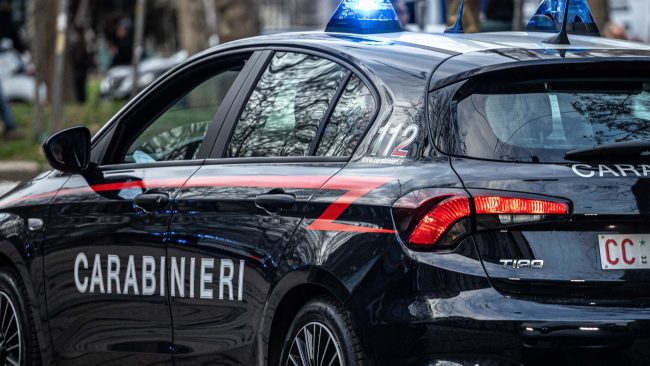 Si allontana dal posto di lavoro per vendere acqua abusivamente: il caso nell’Agrigentino
