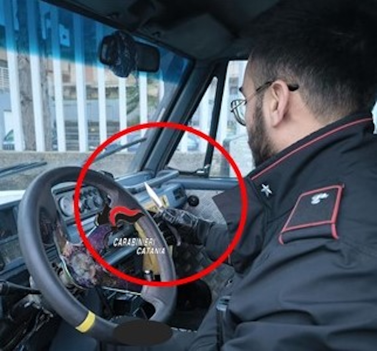 Girava con coltello e falce in auto, denunciato un 24enne a Piedimonte Etneo