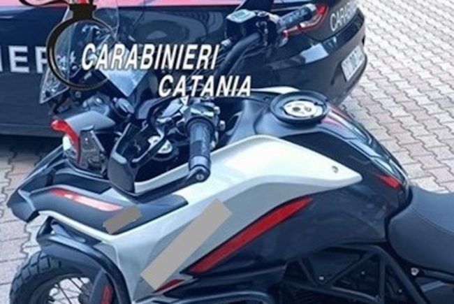Girava su una moto rubata: arrestato 42enne a Catania