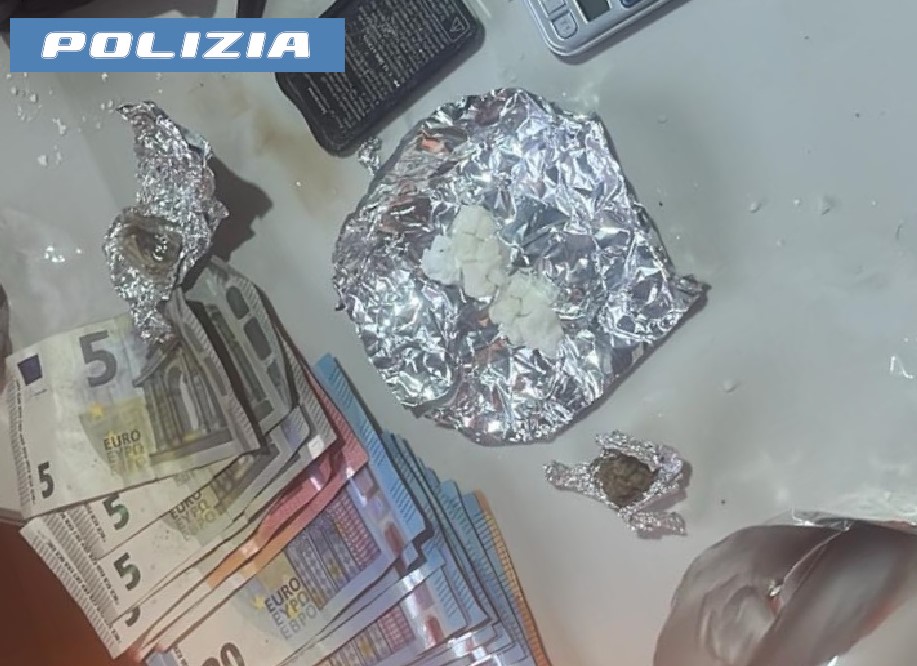 San Cristoforo, blitz antidroga in un “fortino” blindato: due pusher arrestati