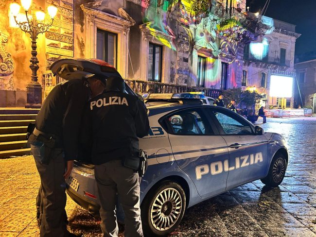 “Facci entrare o sono guai”: minacce allo steward al Carnevale di Acireale, denunciati tre giovani