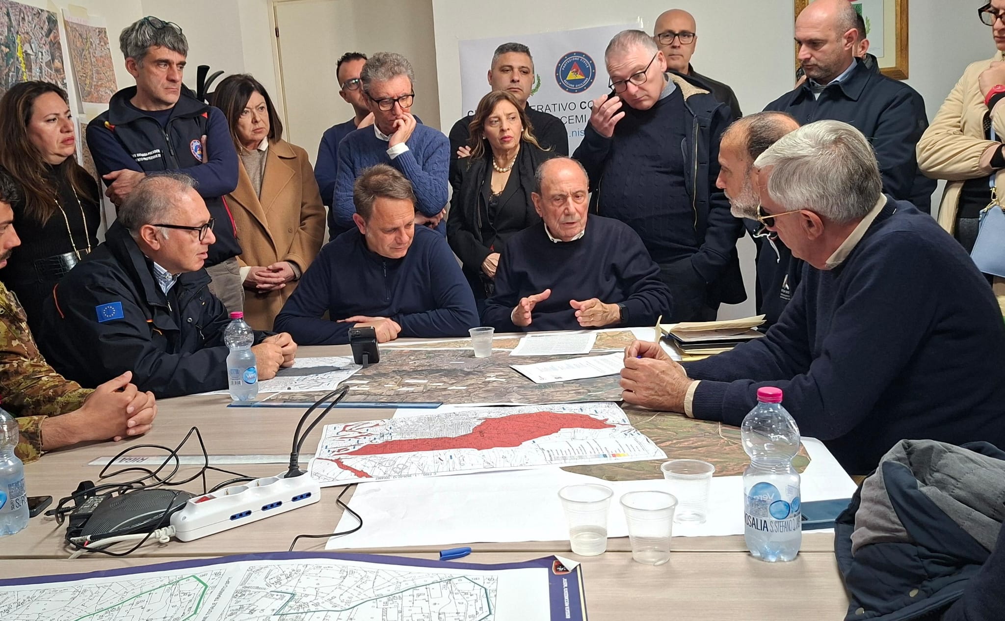 Iniziano i lavori stradali per sanare i danni della frana di Niscemi Iniziano i lavori stradali per sanare i danni della frana di Niscemi