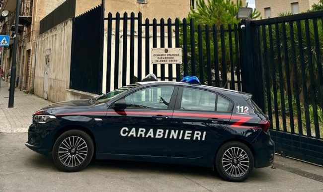Palermo, tentato furto finito male: cade da una canaletta e si frattura il femore