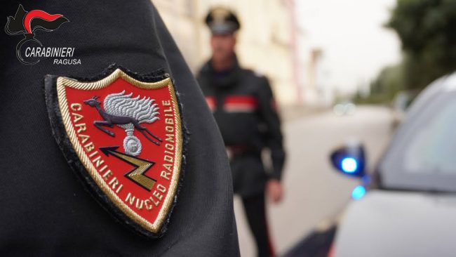 Vittoria, 15enni rubano un’auto e scappano dai carabinieri
