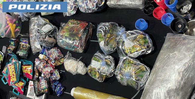 Scoperto bunker della droga nel cuore di San Cristoforo: due giovani ai domiciliari