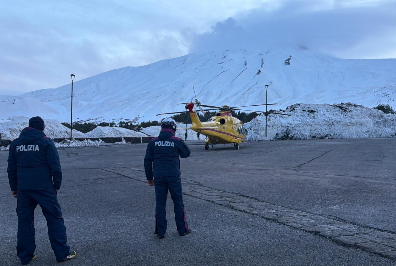 Sicurezza in montagna, le “volanti della neve” soccorrono 26 persone a Piano Provenzana Sicurezza in montagna, le “volanti della neve” soccorrono 26 persone a Piano Provenzana