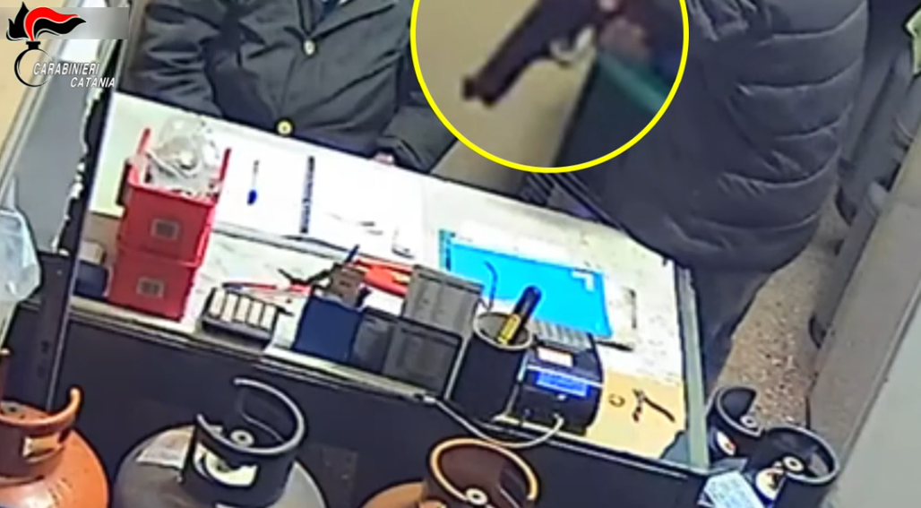 Paura in via Ughetti: irruzione armata in una rivendita di gas, arrestato 42enne a Catania