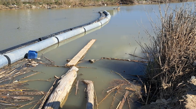 Dirillo, alla foce arrivano le barriere “acchiappa plastica”: primo impianto del genere in Sicilia