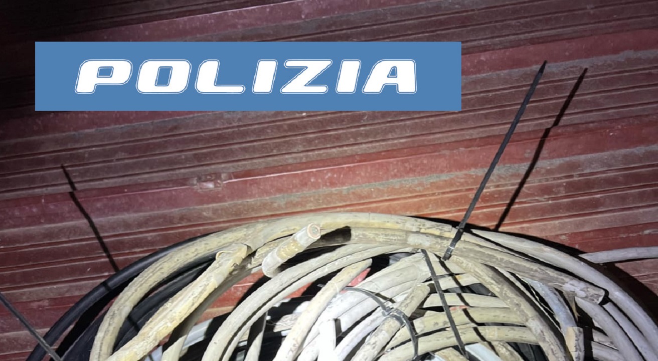 Sorpreso con il flex in mano a tagliare rame da una cabina elettrica: in manette 34enne catanese