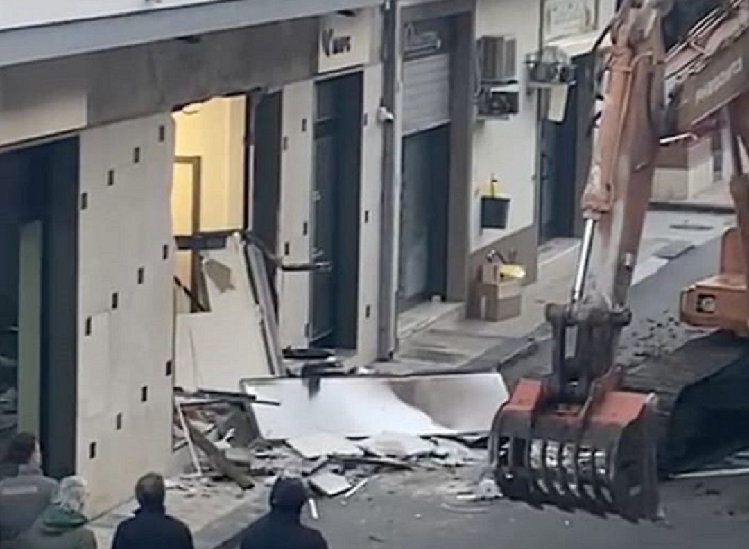 Giarratana, sradicato il bancomat della banca