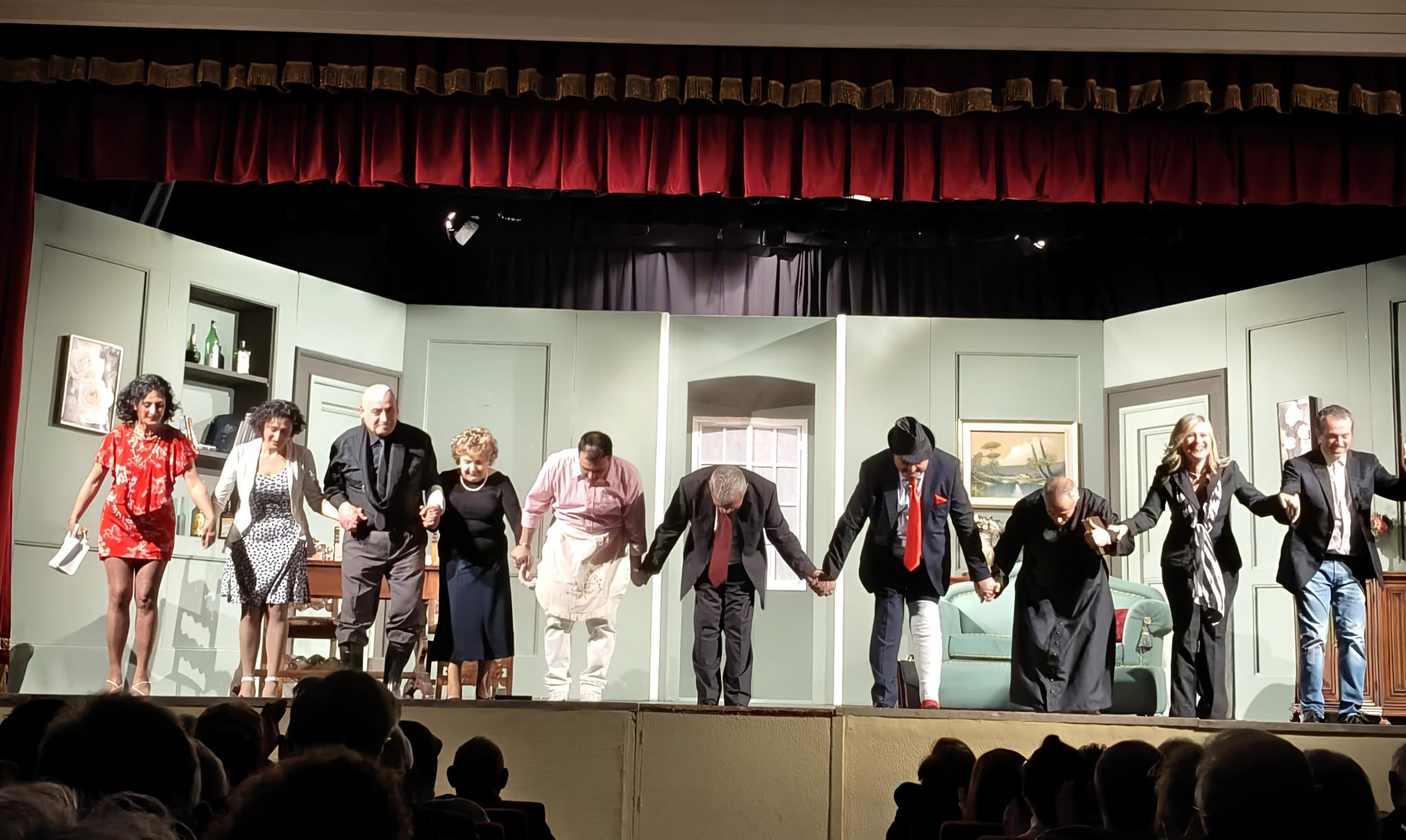 Grande successo della compagnia “Teatro per passione” con “U cuntrattu” di Piero Iuvara