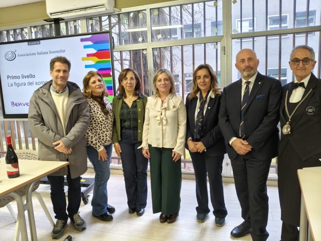 All’ITET “De Nicola” di San Giovanni La Punta inizia il corso “Territori da Gustare: enologia e cultura del vino”