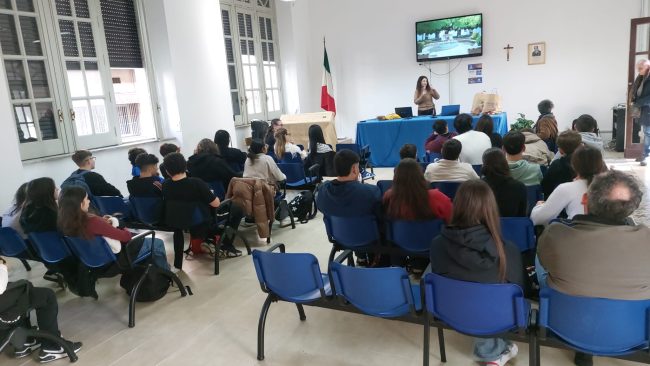 Orientamento al “De Felice Giuffrida-Olivetti” di Catania, studenti delle medie tra laboratori e nuovi indirizzi