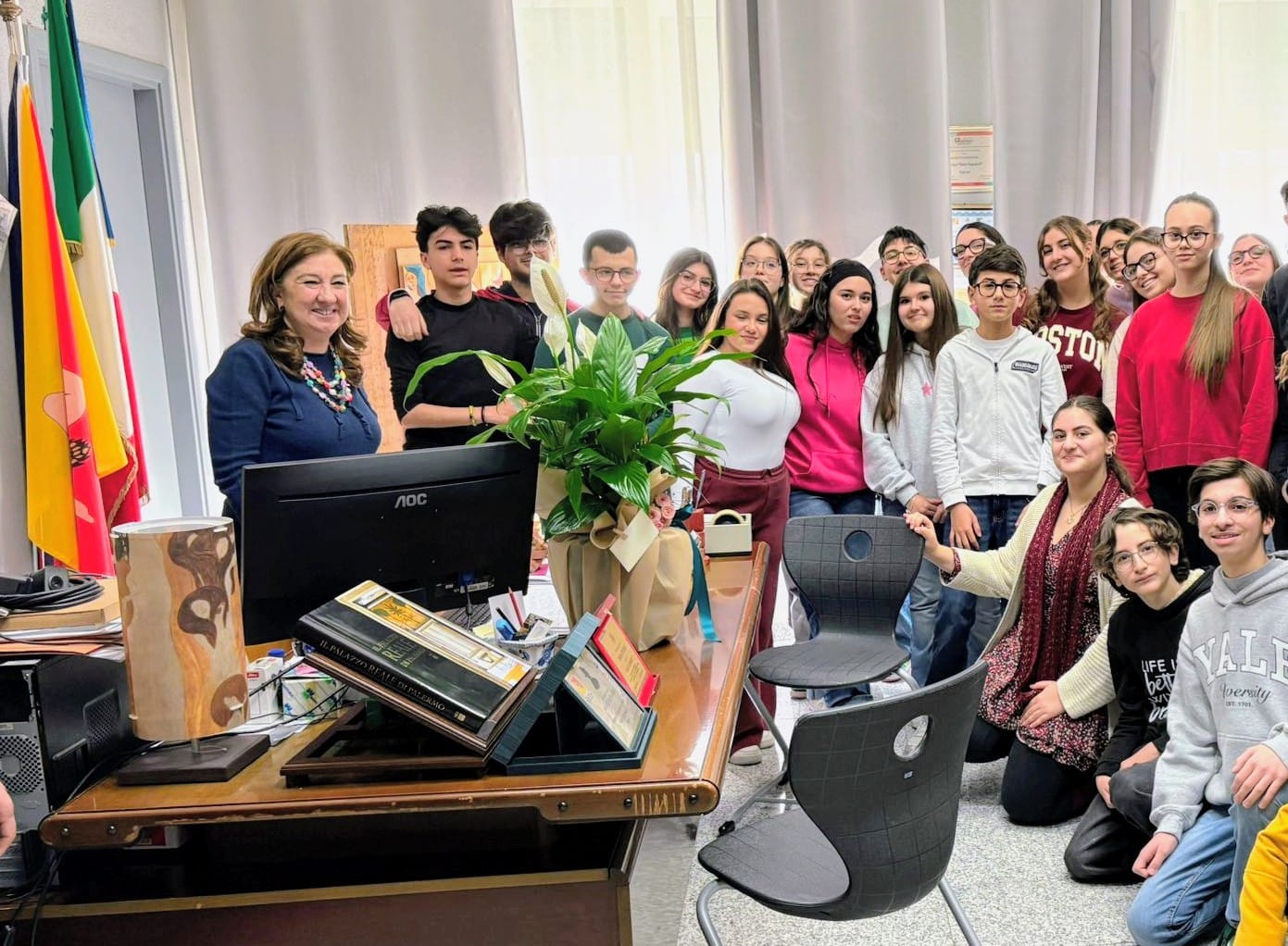 Fiori degli studenti per la Dirigente dell’Istituto “Rapisardi” di Paternò