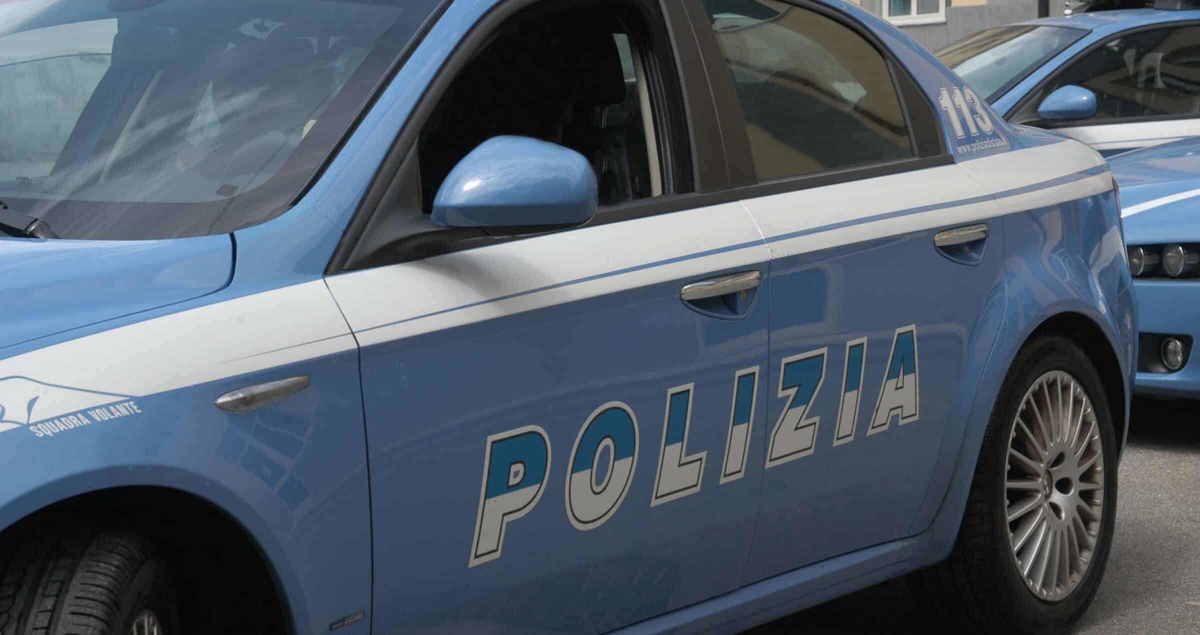 Ragusa, fallisce la fuga dal posto di blocco e viene trovato con droga e armi