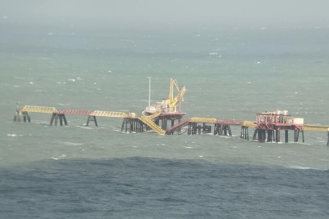 Crolla il pontile della centrale Enel di Termini Imerese: raffiche di vento fino a 90 km orari Crolla il pontile della centrale Enel di Termini Imerese: raffiche di vento fino a 90 km orari