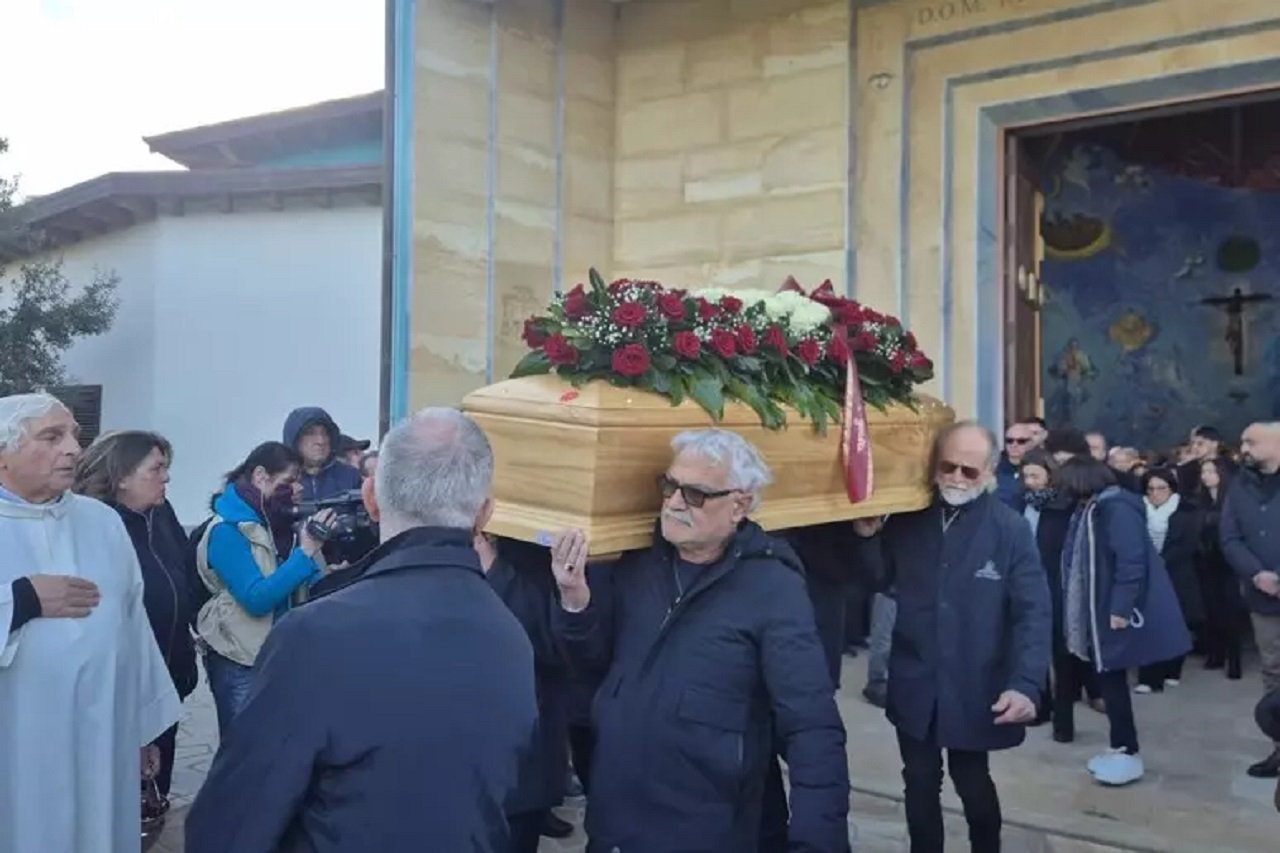 “Una giornata qualunque diventata un incubo”: silenzio e lacrime durante i funerali dei tre cacciatori uccisi sui Nebrodi