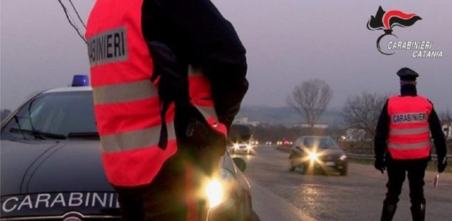 Pusher minorenne arrestato a Paternò: in auto aveva crack, cocaina e un bastone di legno