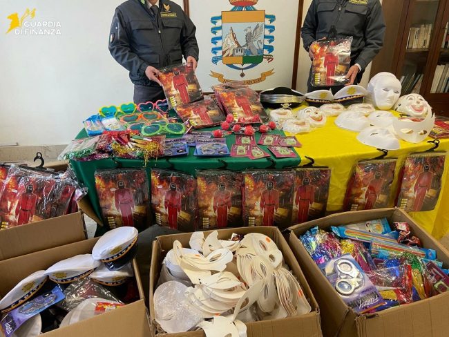 Niente “scherzi” di Carnevale per un negozio di Catania: sequestrati oltre 11mila prodotti illegali