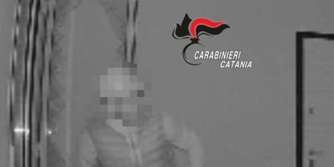 Catania, vede il ladro in casa dalle telecamere mentre è alla festa di Sant’Agata: 2 arresti