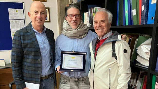 Liceo Statale “G. Lombardo Radice”, l’istituto dona una targa al presidente Messina per il progetto “Dal Vento al Mare”