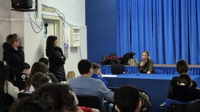 La salute nel piatto: L’I. C.”F.De Roberto” al Plesso Castaldi partecipa ad una  lezione su alimentazione e prevenzione