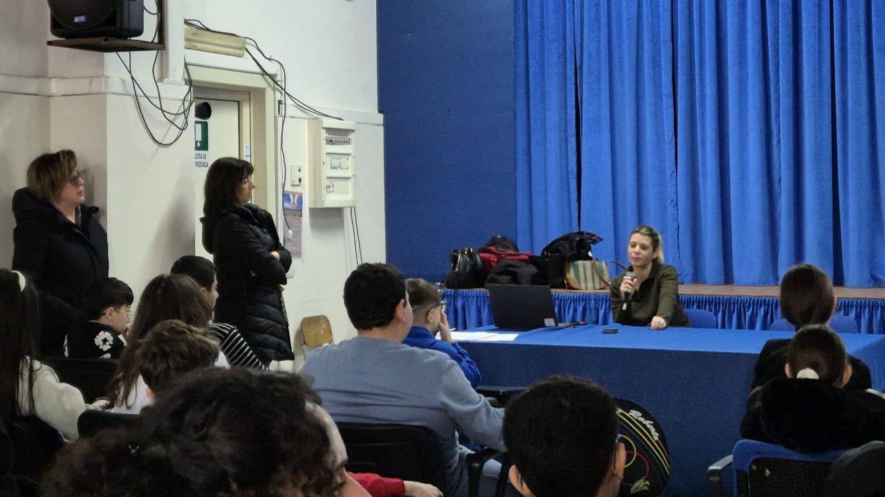 La salute nel piatto: L’I. C.”F.De Roberto” al Plesso Castaldi partecipa ad una  lezione su alimentazione e prevenzione