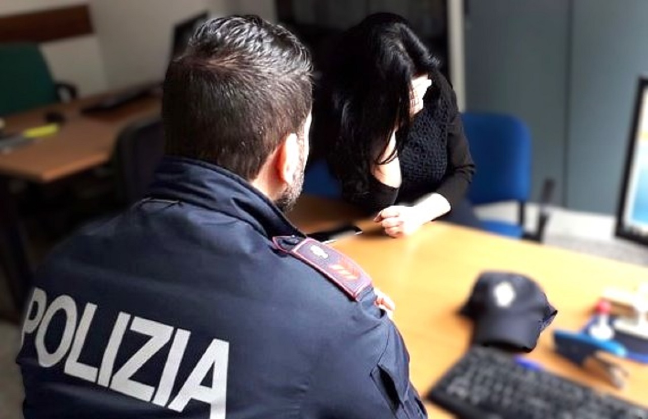 Caltanissetta, maltrattamenti alla convivente anche davanti ai figli: 30enne ai domiciliari