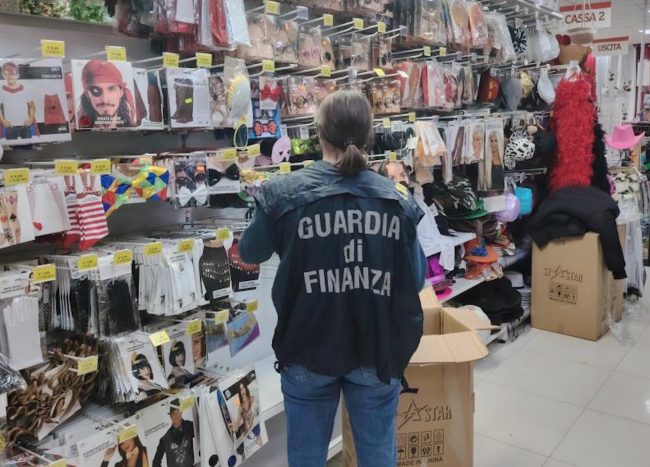 Messina, sequestrati oltre 45mila articoli di Carnevale e giocattoli non sicuri