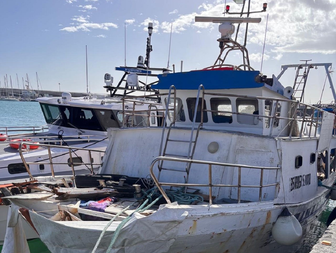 Peschereggio rischia di affondare al porto di Catania: era stato danneggiato dal ciclone Harry